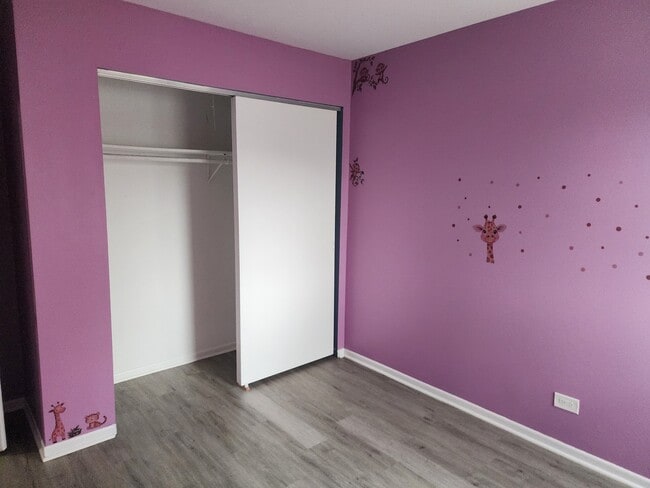 Building Photo - 1325 N Glenview Ct