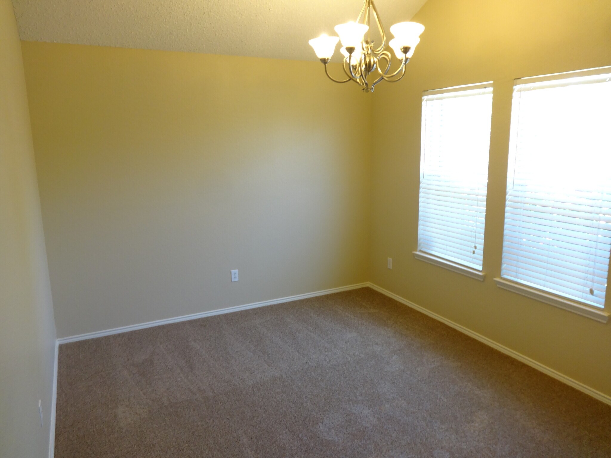 Building Photo - 2012 Cone Flower Dr