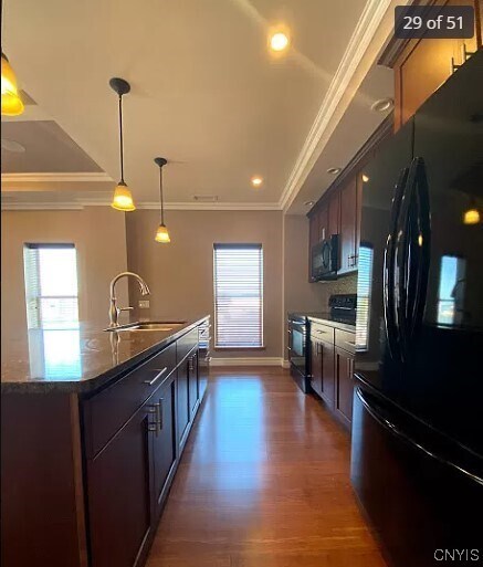 Building Photo - 517 Riverside Dr