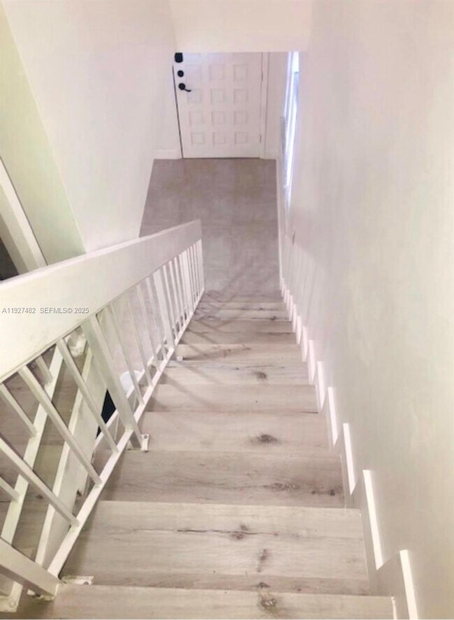 Building Photo - 920 SW 7th Ave