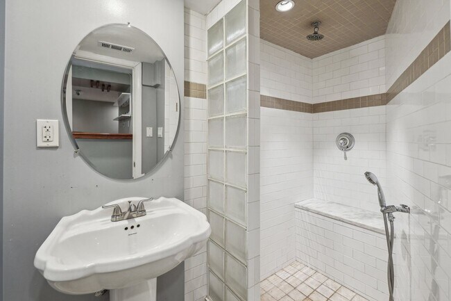 Building Photo - Adorable 4BR/3BA Cape Cod on a Generous 0....