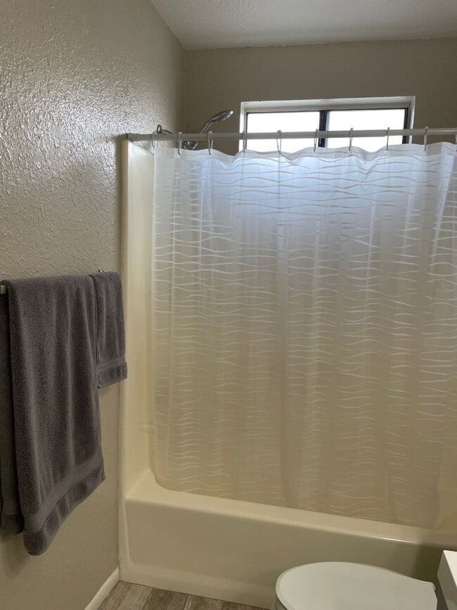 Building Photo - Move in ready! Furnished, ground floor unit!