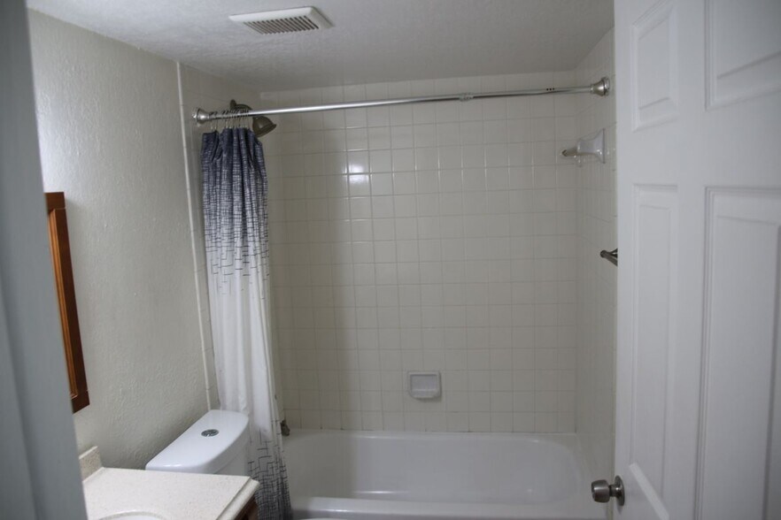 Building Photo - 8811 SW 123rd Ct