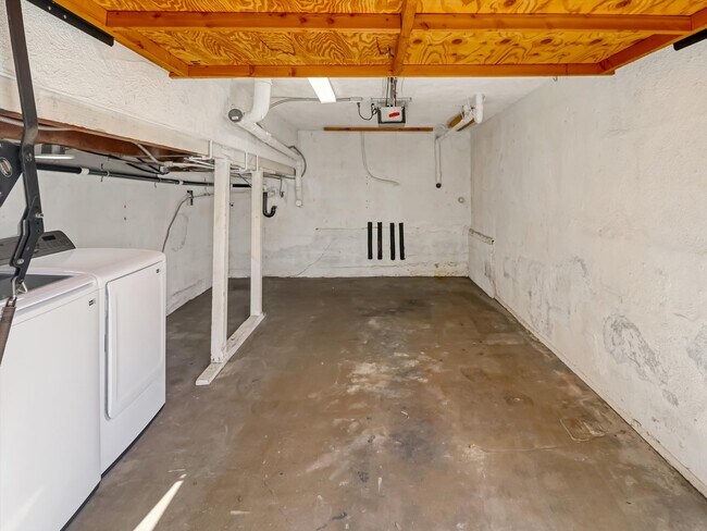 Building Photo - 218 25th Pl