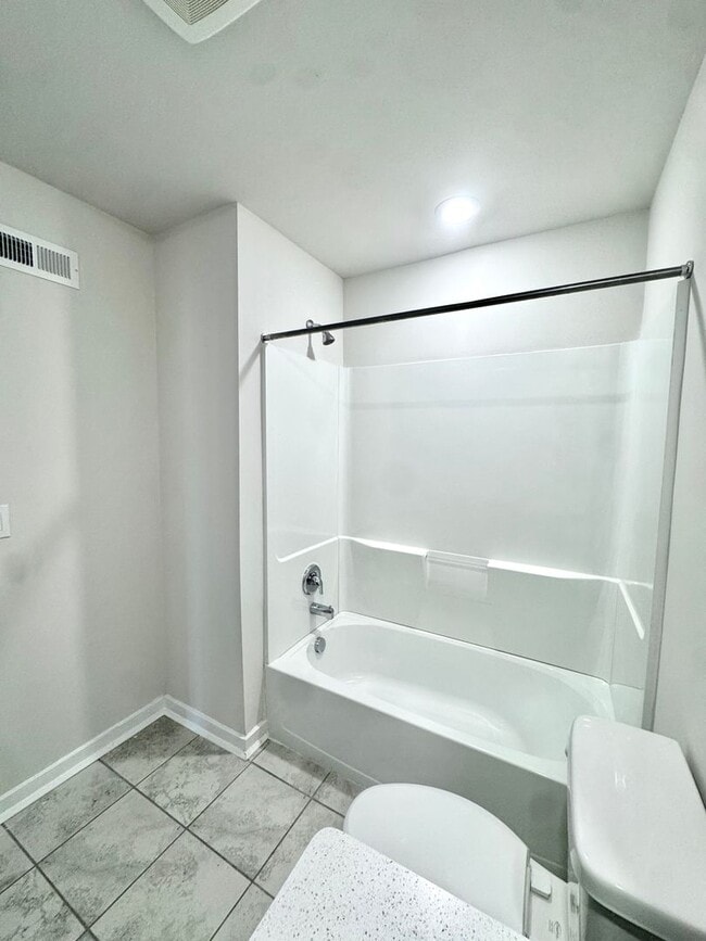 Building Photo - THREE BEDROOM/2.5 BATH TOWNHOME in Southern Lehigh School District