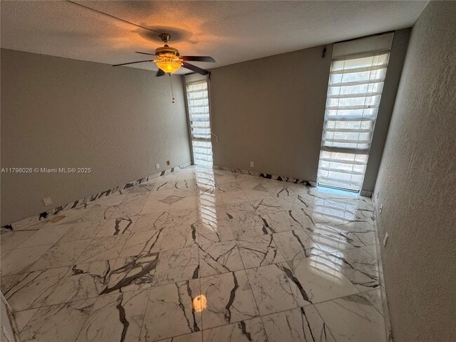 Building Photo - 4800 Bayview Dr