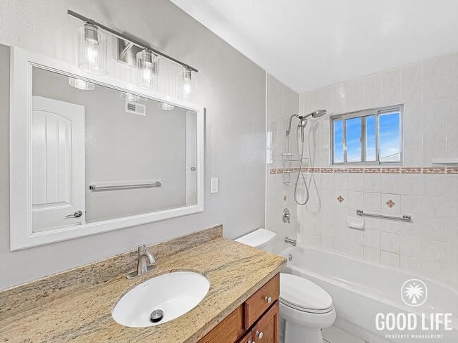 Building Photo - Modern 4-Bedroom Home with Spacious Yard in Prime Clairemont Location