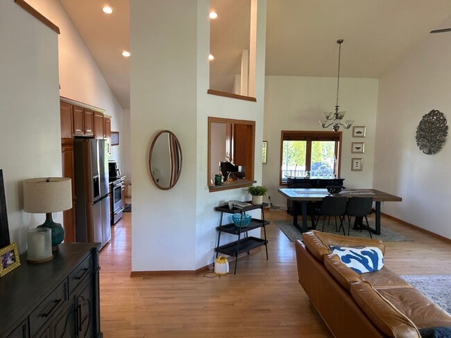 Building Photo - Charming West Side Single Family Home
