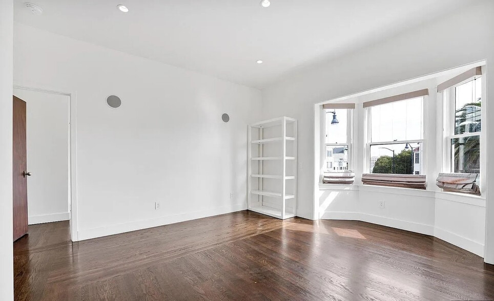 Living room/bay windows - 1350 Dolores St