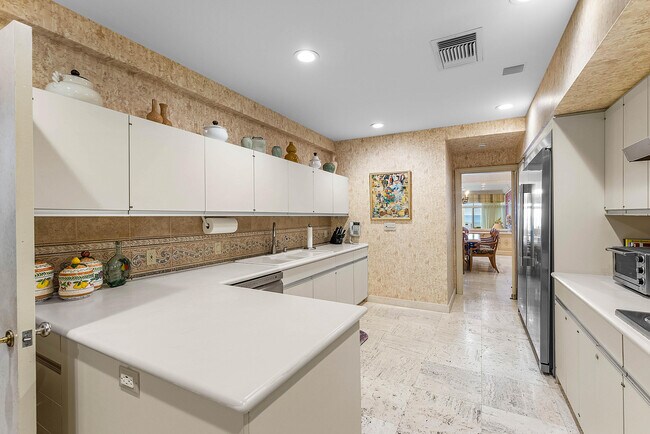 Building Photo - 13 Sloans Curve Dr