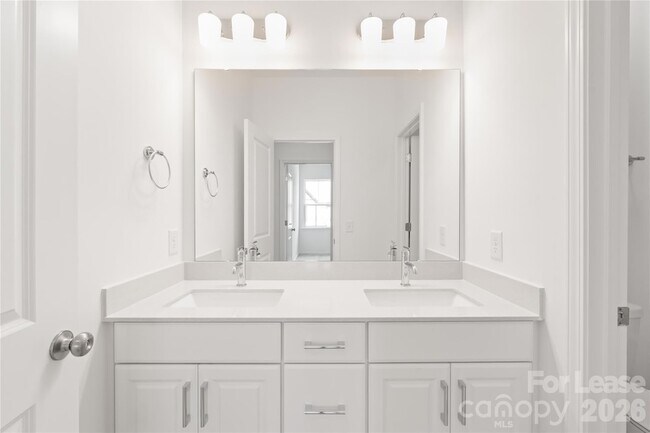 Building Photo - 204 Silver Fleet Dr
