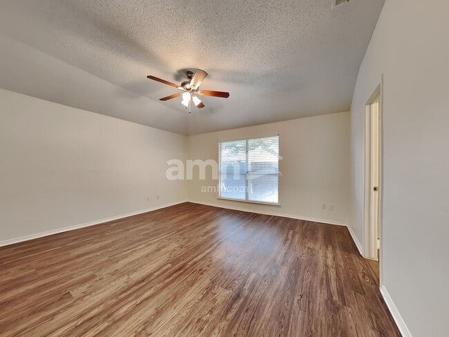 Building Photo - 2708 Emerald Ln