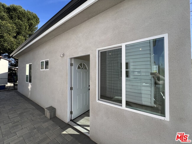 Building Photo - 8642 Baring Cross St