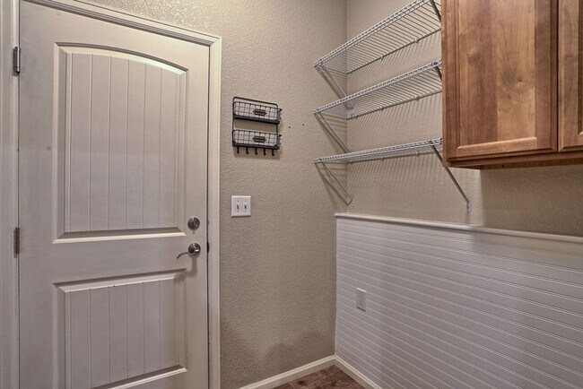 Building Photo - 4 Bedroom Home in East Windsor