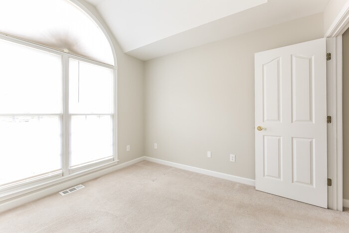 Building Photo - 2 Capstone Ct