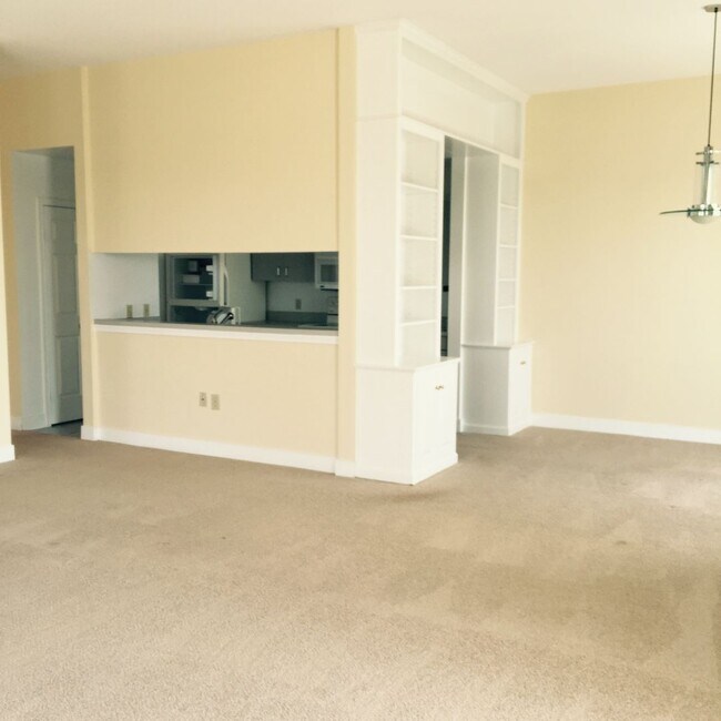 Building Photo - Downtown