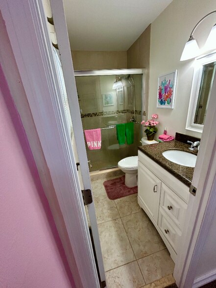 Building Photo - 9512 Saddlebrook Dr