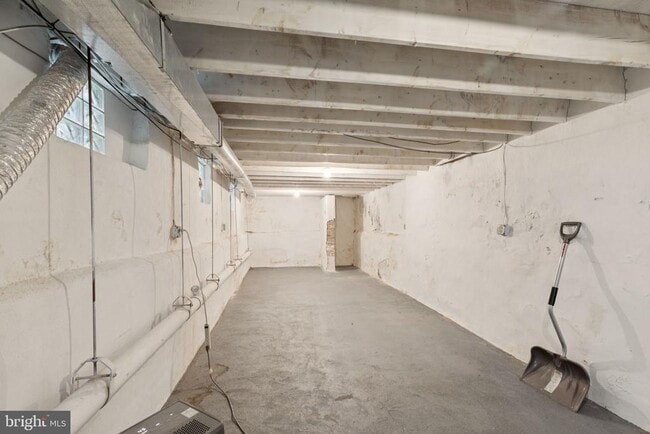 Building Photo - 2542 W Girard Ave