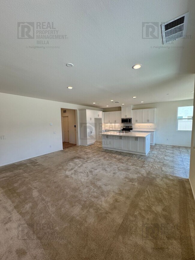 Building Photo - Single-Story Comfort & Style in Prime Heme...