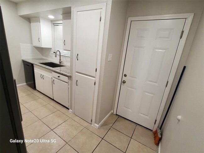 Building Photo - 1230 Shadowdale Dr