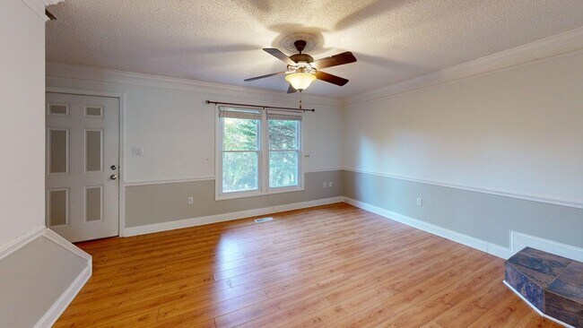 Building Photo - 367 London Rd