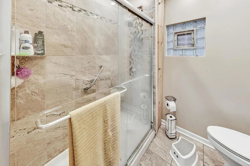 Building Photo - 2541 N Hamlin Ave