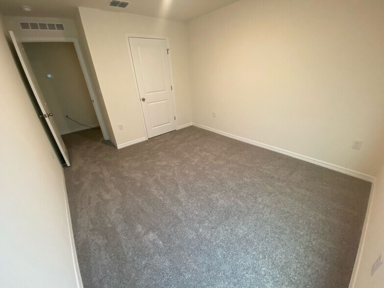 Building Photo - 392 Preston Cv Dr
