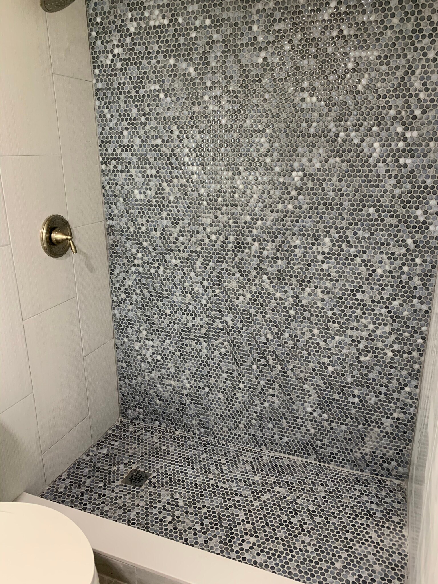 Shower - 3225 N Andrews Ave