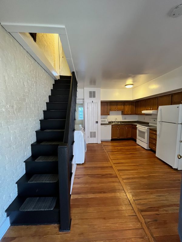 Building Photo - 610 Caroline St