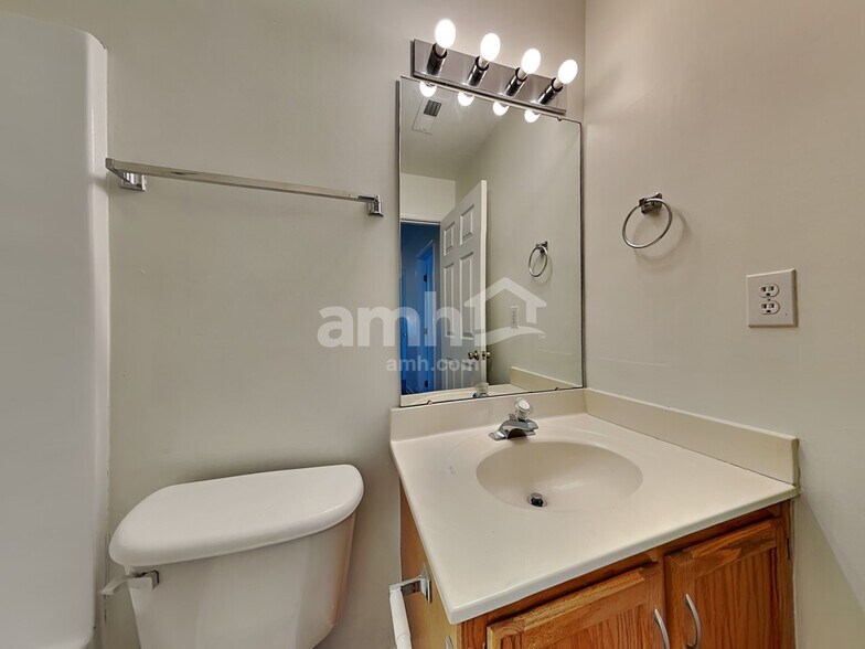 Building Photo - 6240 Red Clover Ln