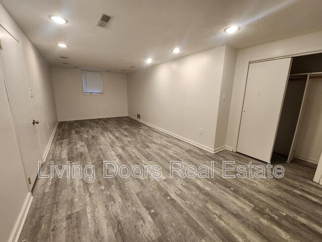Building Photo - 3870 Steele Ave
