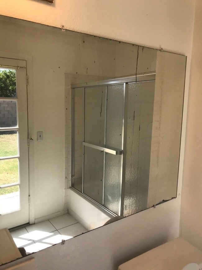 Building Photo - Nice 3 bedroom, 2 bath home in great Chand...