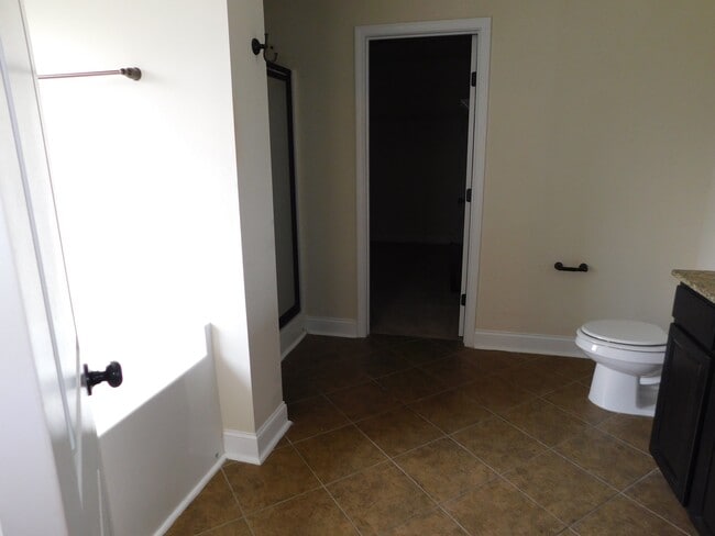 Building Photo - 123 Hackamore Ln