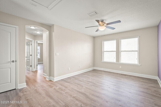 Building Photo - 99 Pondside Ln