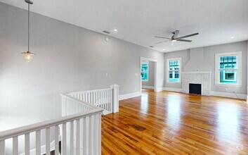 Building Photo - Stunning Upstairs 2-Bed, 1-Bath, Kitchen, ...