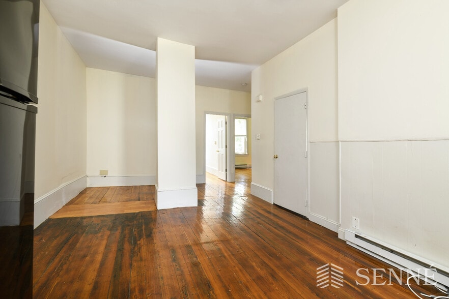 Building Photo - 1099 Cambridge St