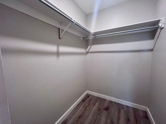 Building Photo - $500 MOVE-IN SPECIAL: Spacious 3-Bedroom Townhouse Near Texas Tech