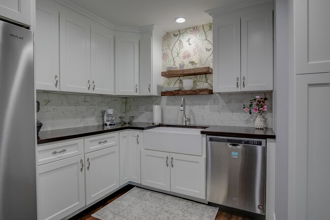 Building Photo - 523 Hawley Ct