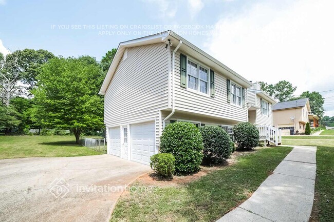 Building Photo - 104 Village Ct