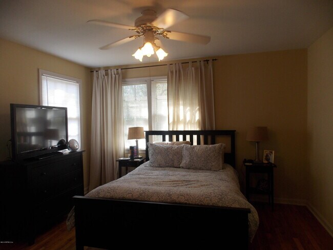 Building Photo - 1694 Geraldine Dr