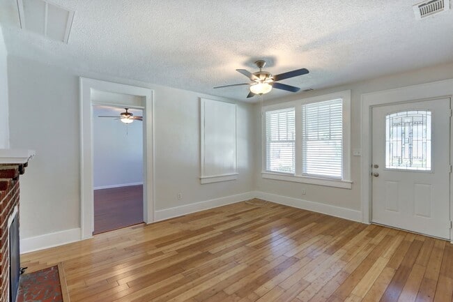 Building Photo - Four Bedroom - Two Bathroom - Single Famil...