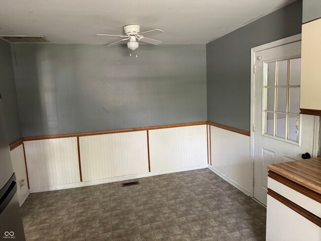 Building Photo - 603 E Clyde St