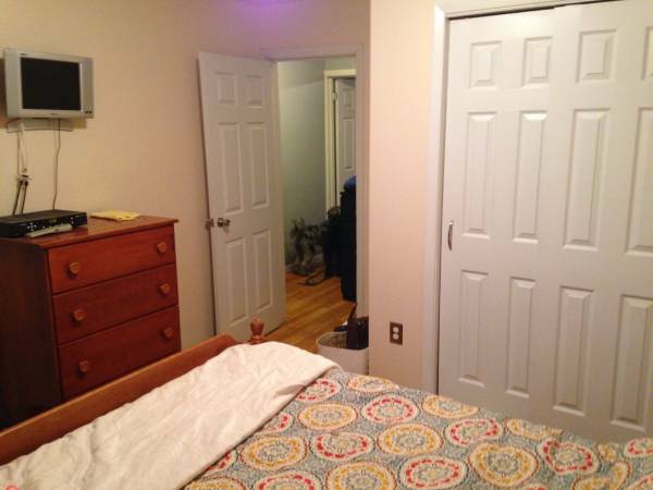 Building Photo - 1915 Jane St