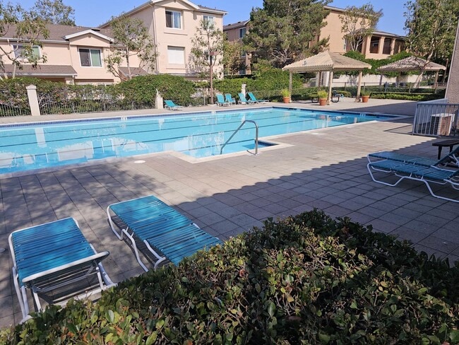 Building Photo - 1050 Harbor Heights Dr