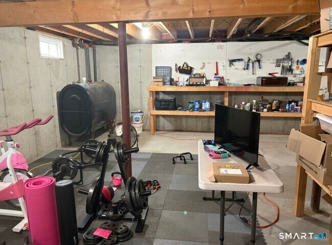 Building Photo - 939 N Main St