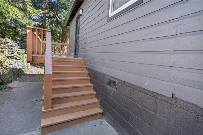 Building Photo - 475 Center Hill Ave NW