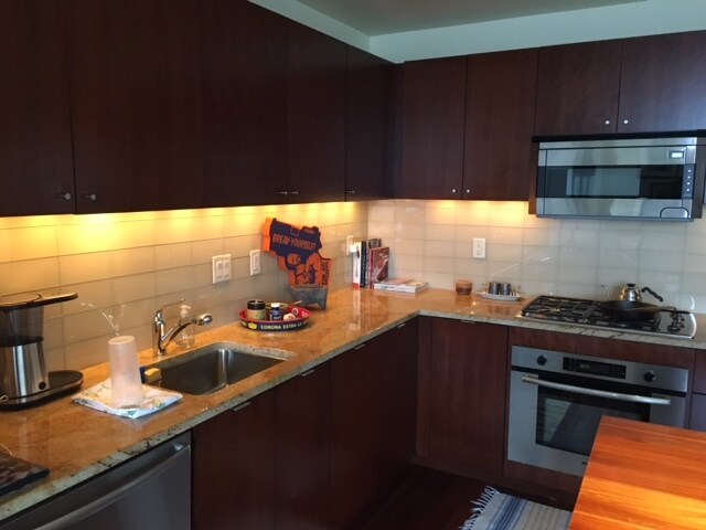 Building Photo - 3570 SW River Pkwy