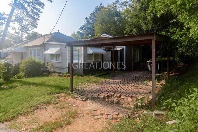 Building Photo - 1703 Pine St