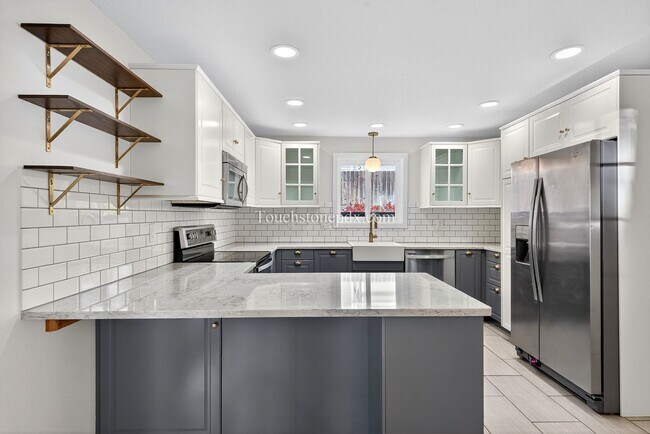 Building Photo - Charming West Linn Home with Stunning Mt. ...