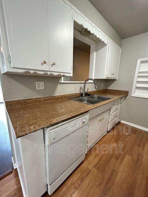 Building Photo - 700 Crosby Blvd